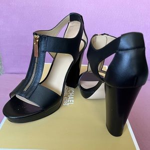 Michael Kors Size 8.5M Black Berkley Sandal